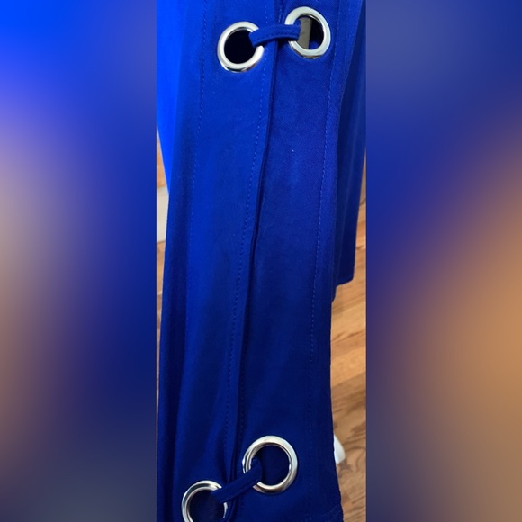 CABLE & GAUGE WOMENS COLD SHOULDER BLOUSE ROYAL BLUE MEDIUM - Picture 4 of 7